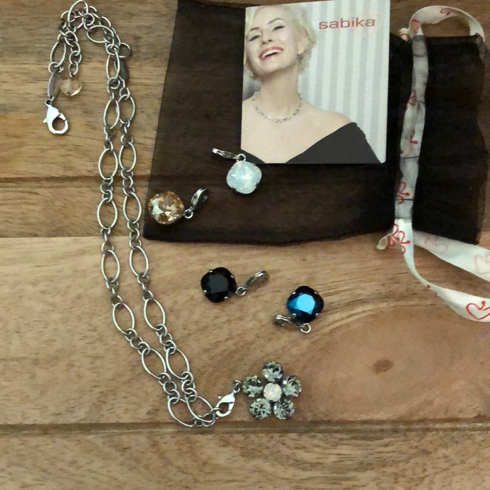 Sabika Classics chain with 5 gem clip on’s